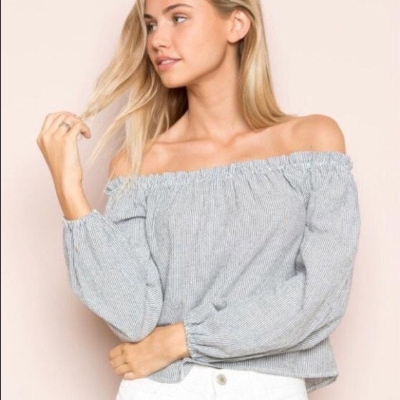 Brandy Melville off the shoulder top - Picture 2 of 6